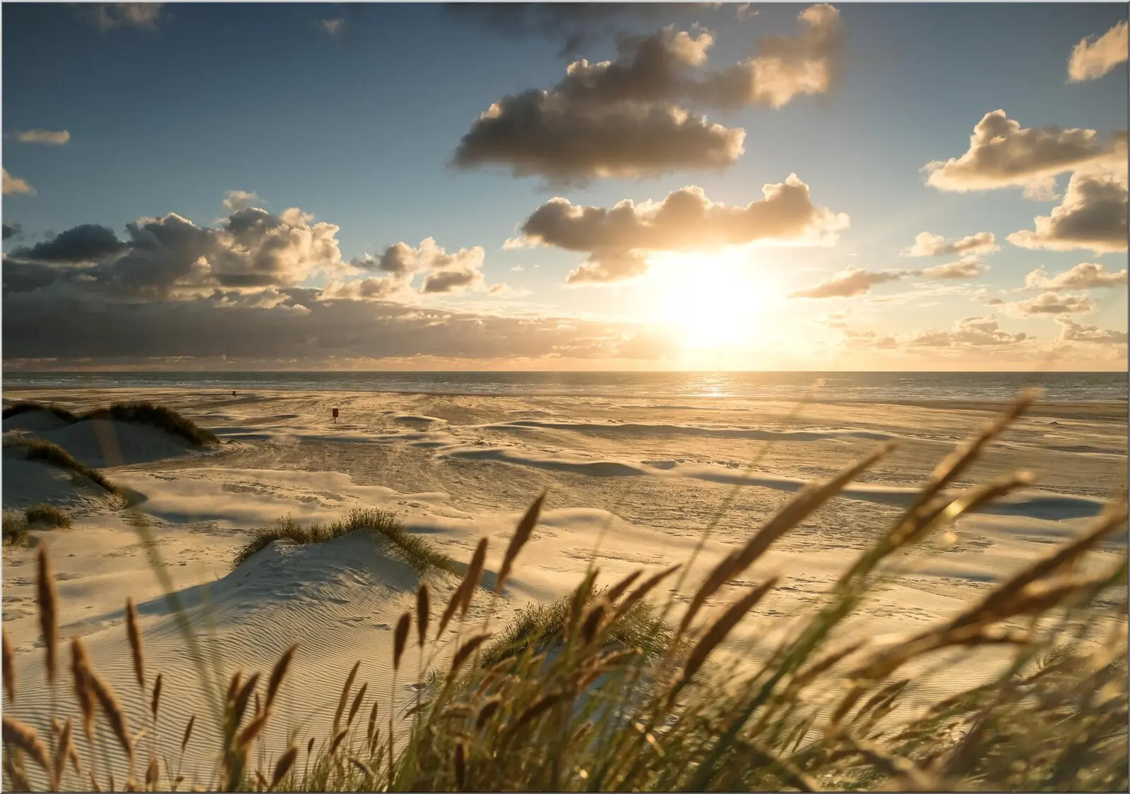Postkarte mit Dünenlandschaft am Meer Sonnenuntergang