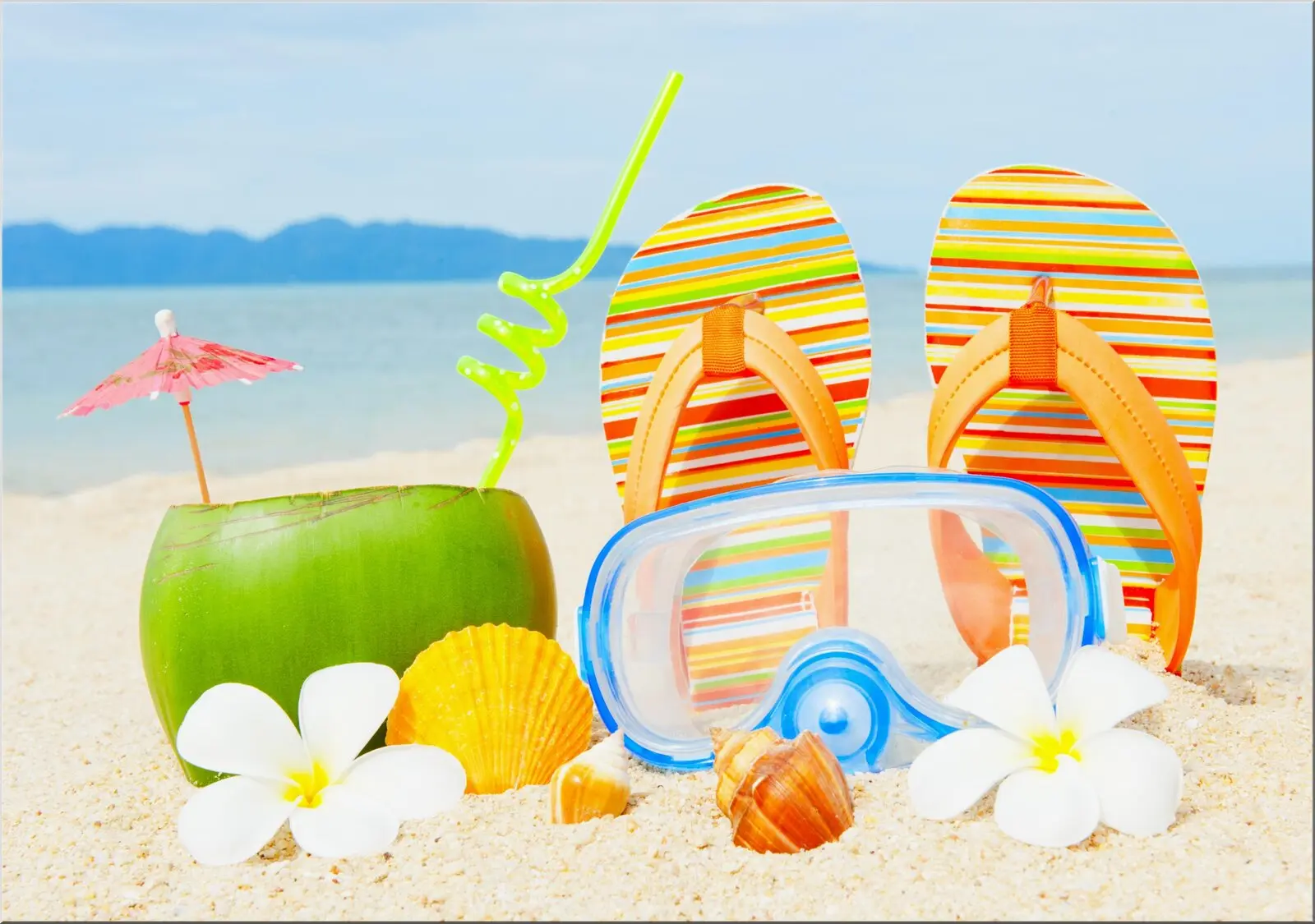 Postkarte mit Cocktail und Badelatschen am Meer Din A6