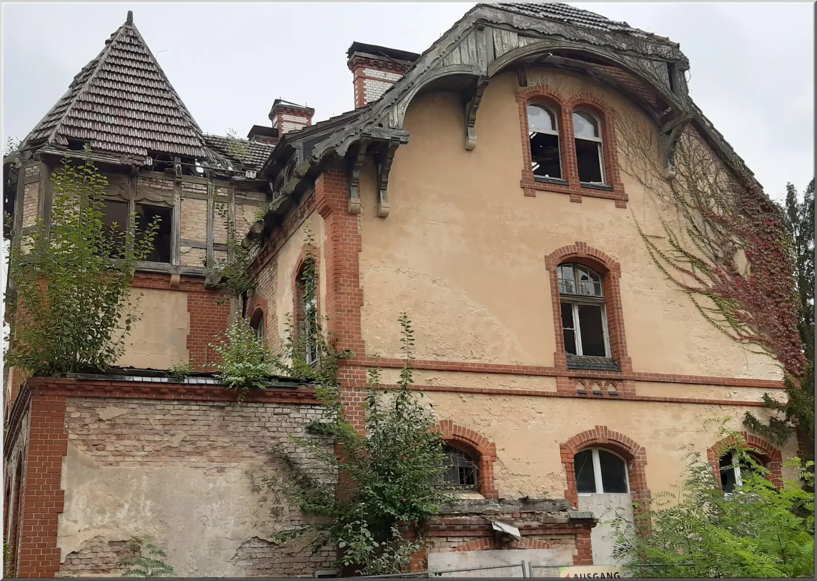 Postkarte mit Motiv Lost Places Haus in Beelitz