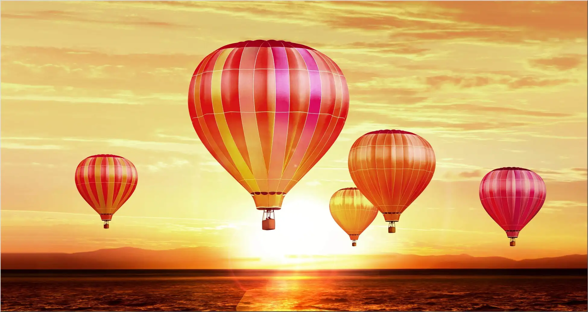 Heissluftballons Im Sonnenuntergang Über Dem Meer